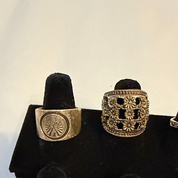 Elegant Assorted Rings Collection - Picture 2 of 7